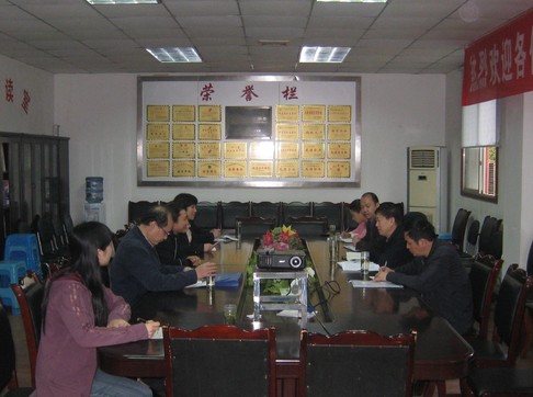 內江市國稅局賀世平副局長蒞臨梓橦宮藥業(yè)視察工作.jpg 內江市國稅局賀世平副局長蒞臨梓橦宮藥業(yè)視察工作.jpg